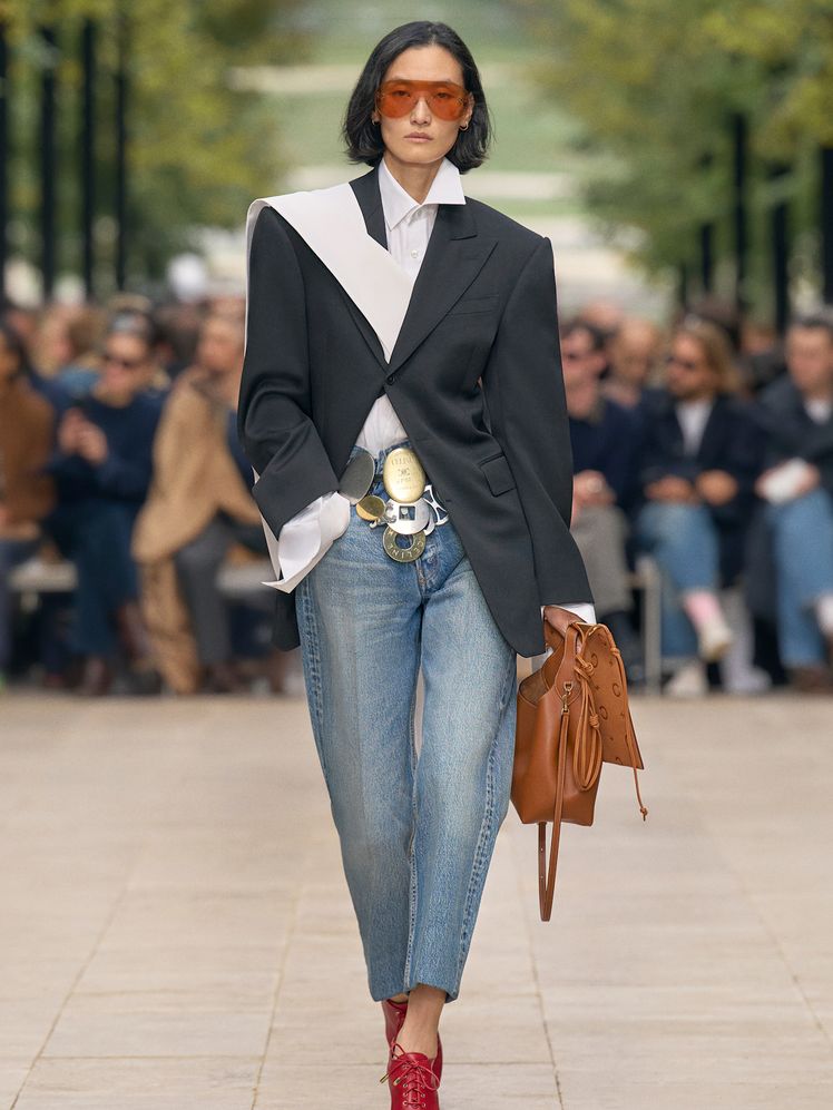 These Wearable Runway Styling Tricks Are Going To Be Everywhere In Spring